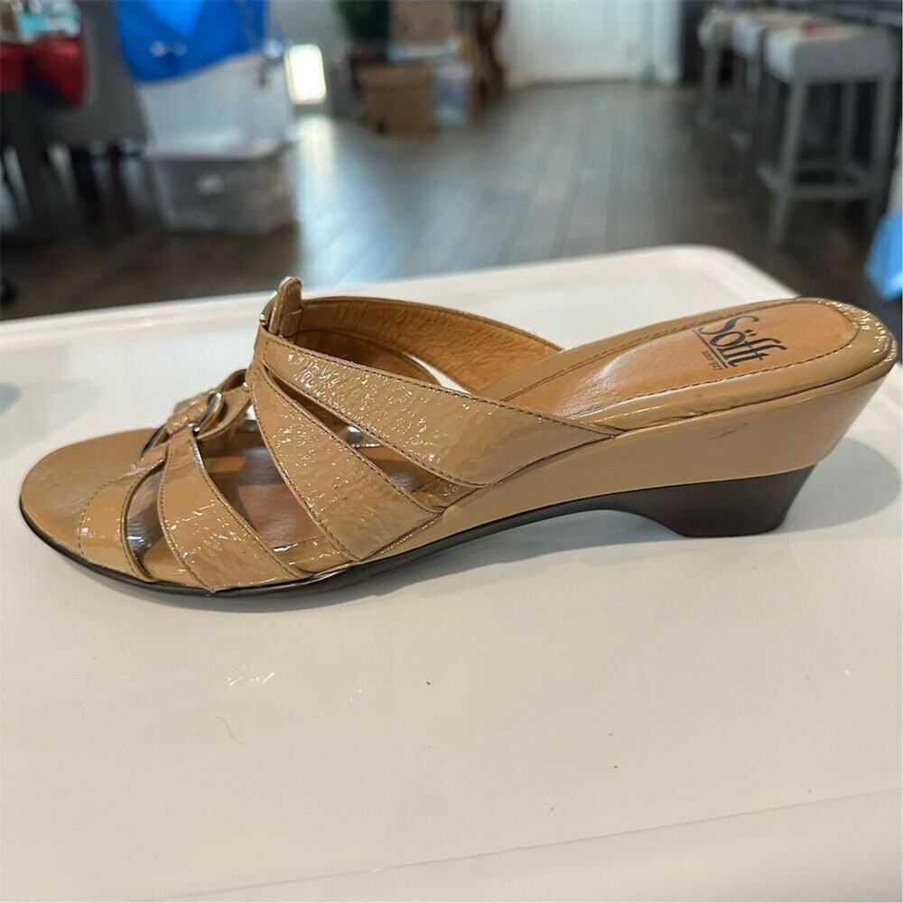 Sofft Women's Tan Slide Sandals Wedge Heel Metal‎ Accents Casual size 10 - Picture 5 of 8